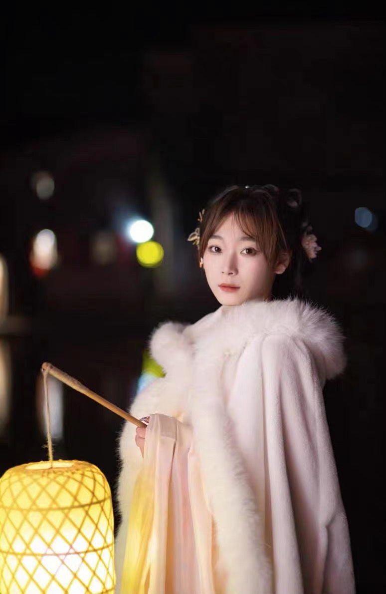 White Woolen Hanfu Cloak – Winter Thickened Fleece Cape for Women