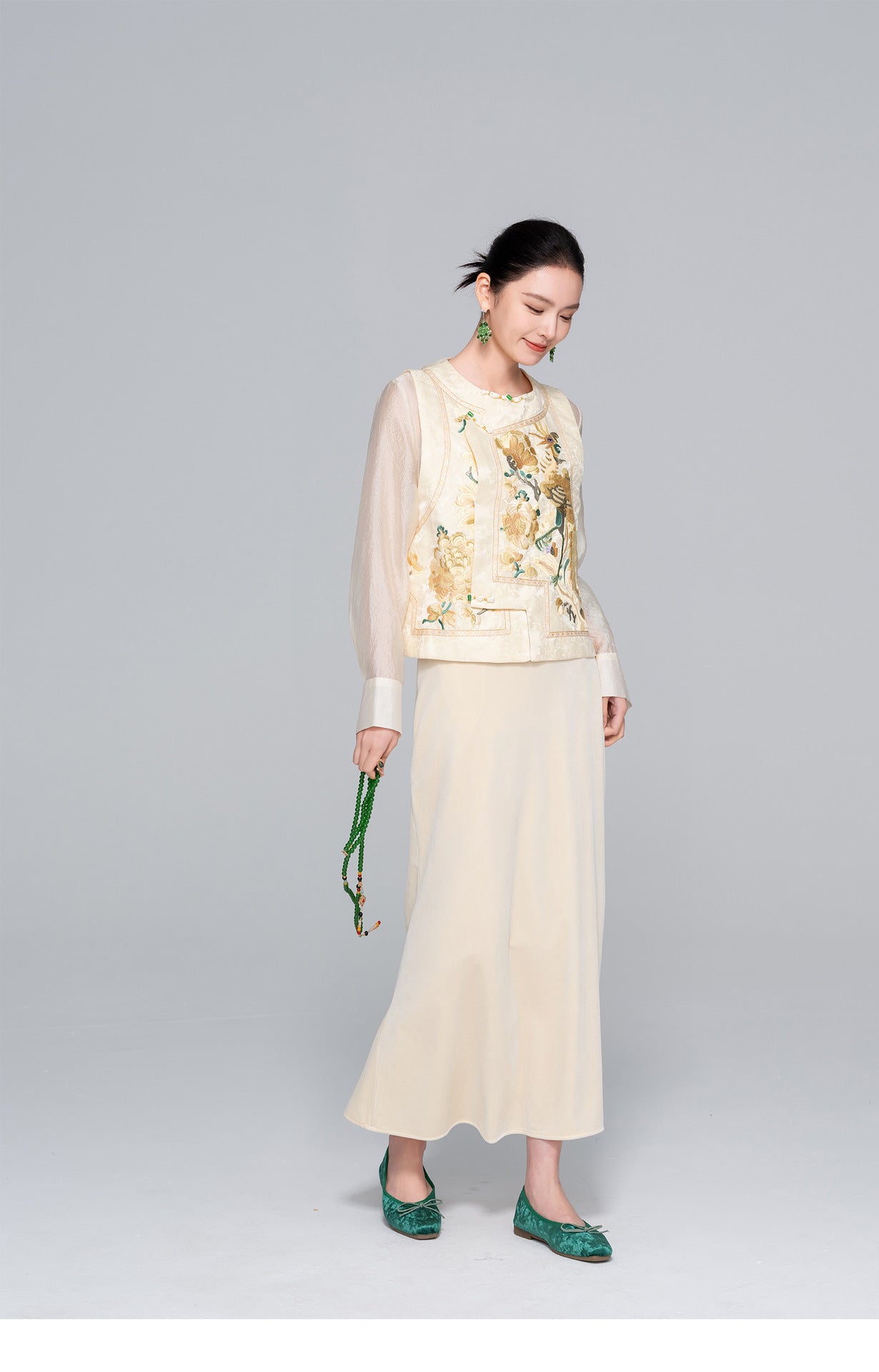 Mulberry Silk Embroidered Sleeveless Vest for Women