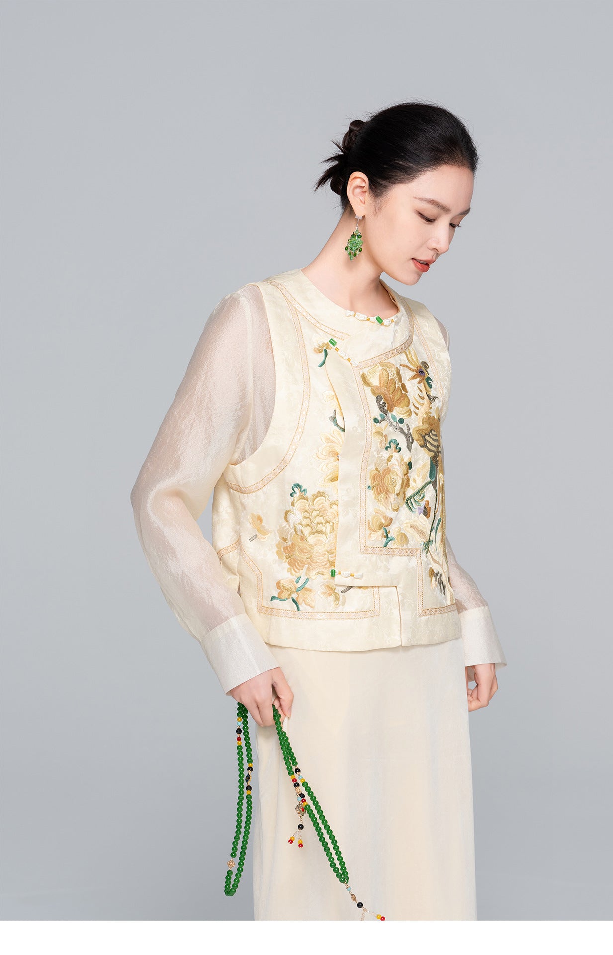 Mulberry Silk Embroidered Sleeveless Vest for Women