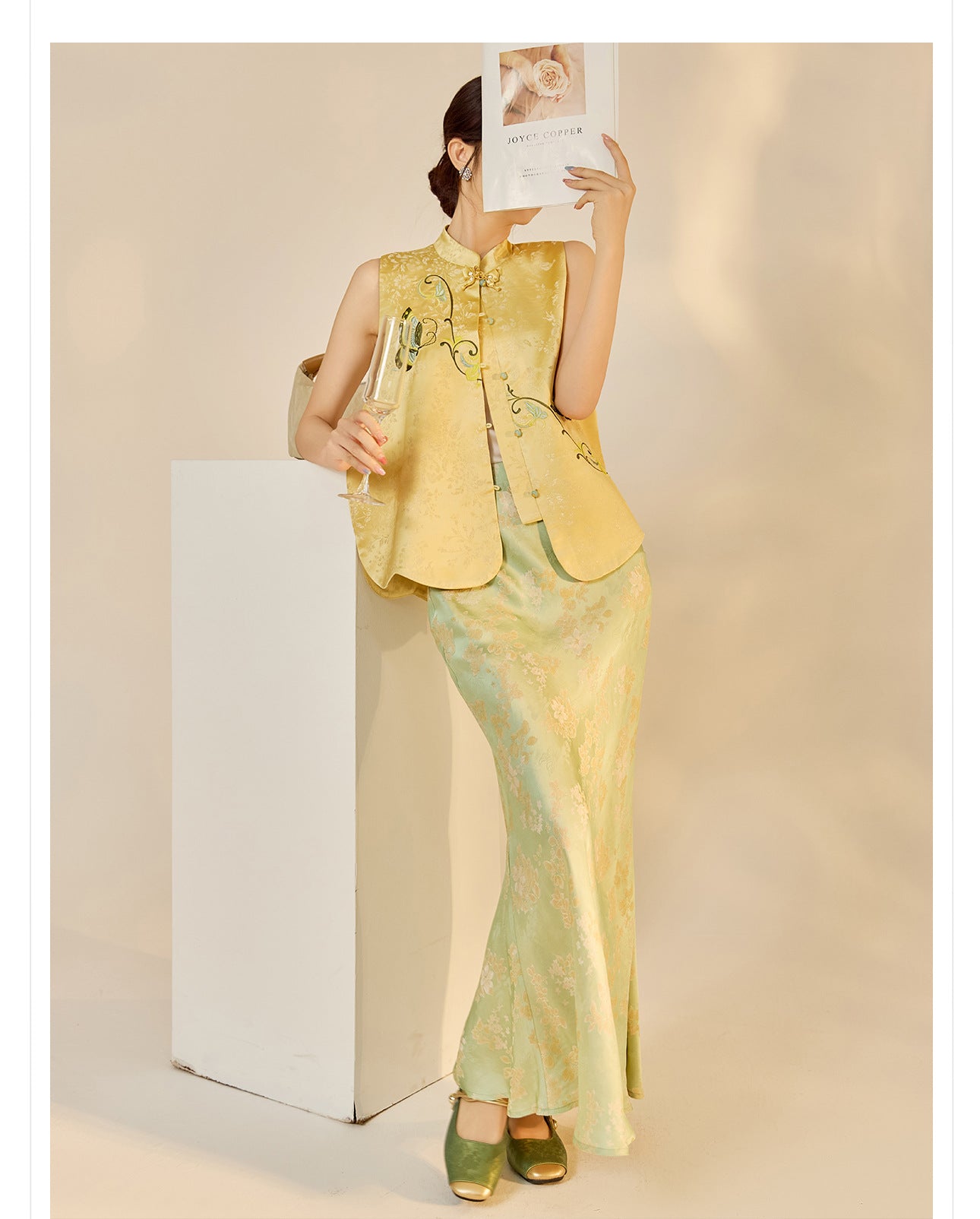 High-End Embroidery Stand Collar Vest & Jacquard Mermaid Skirt