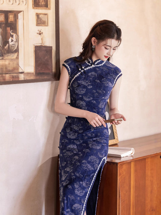 Retro Sleeveless Flocked Cheongsam – 2025 Autumn Long Dress