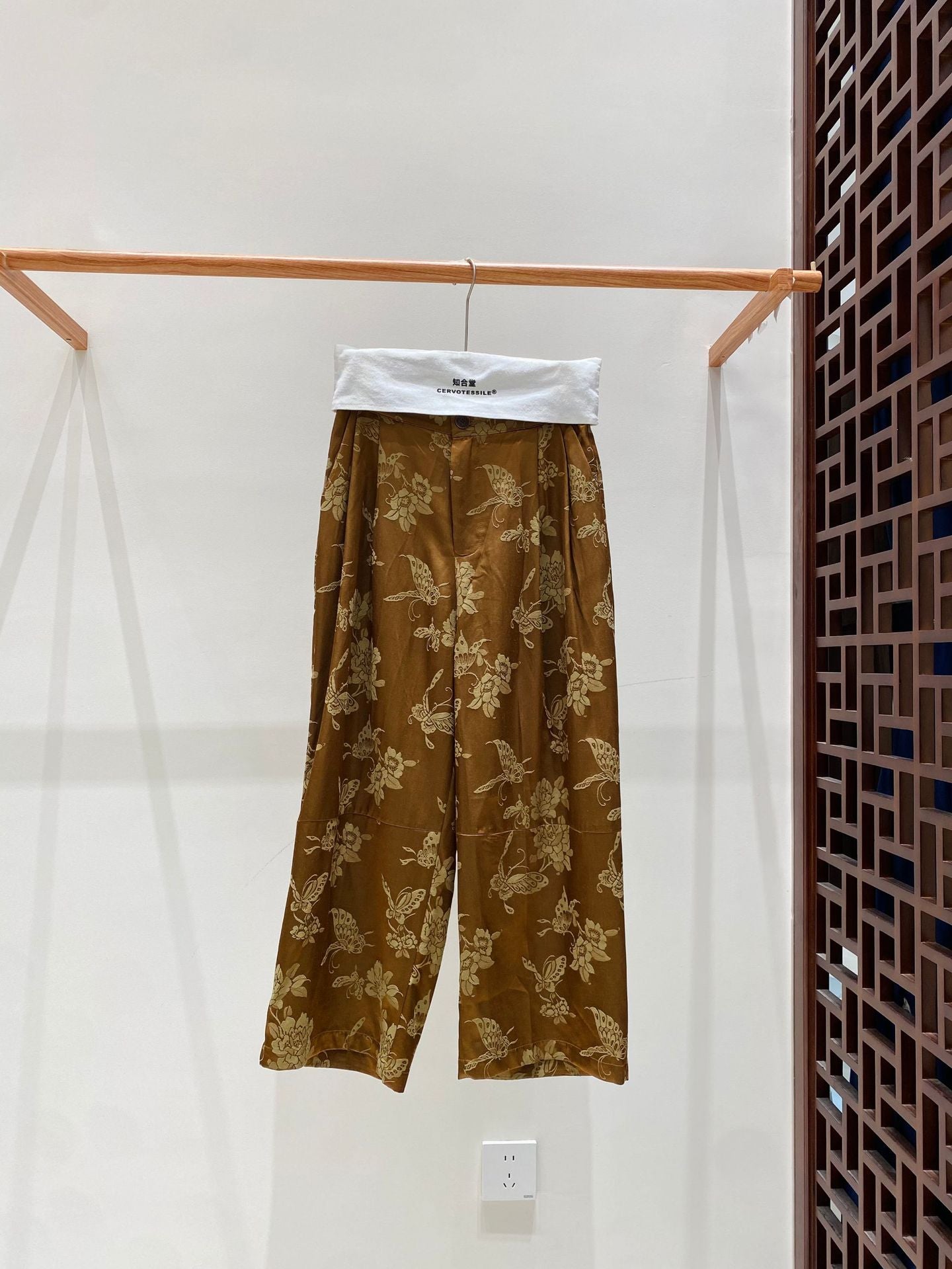 High-End Elegant Jacquard Slimming Loose Pants for Women