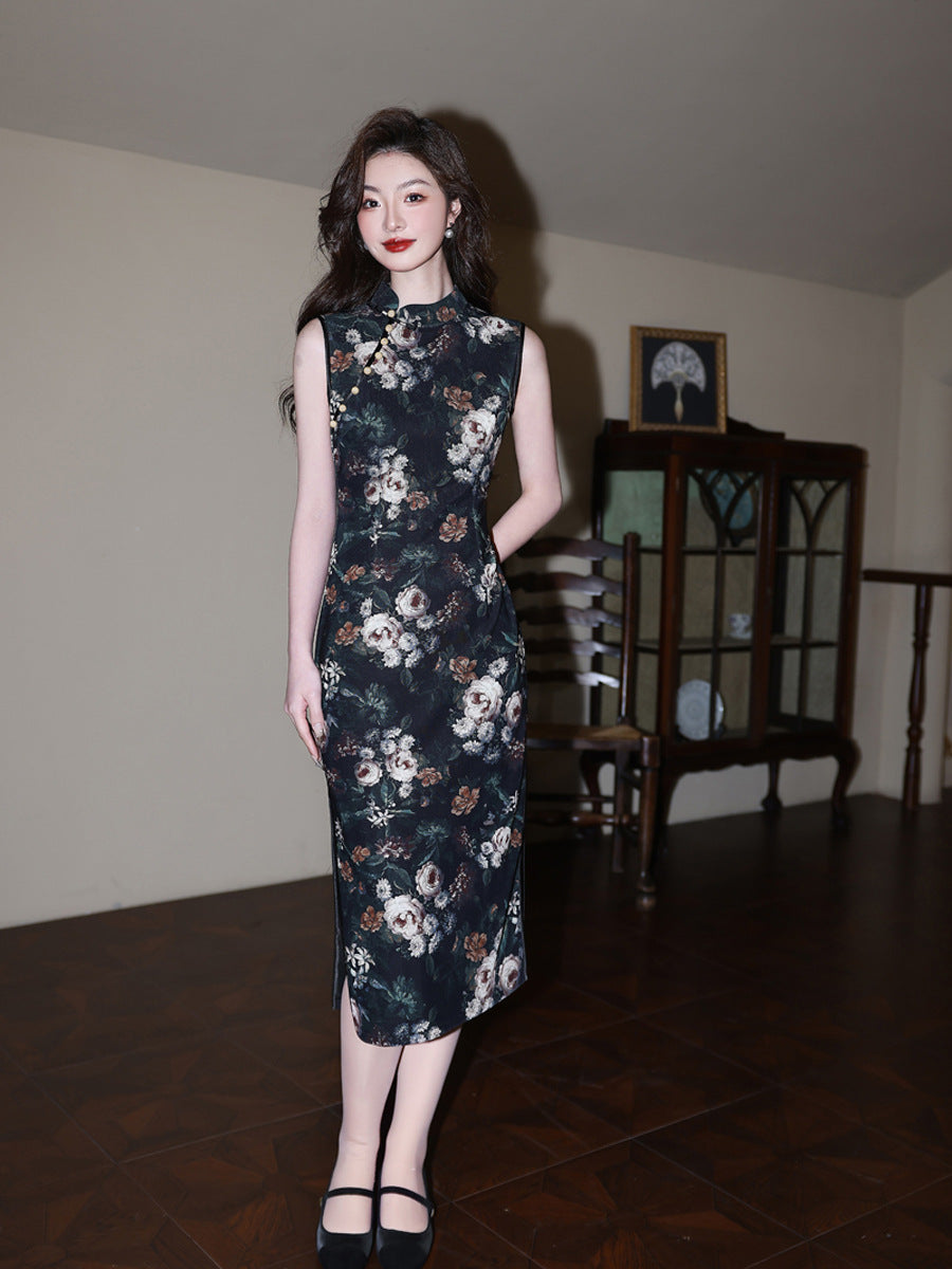 Youthful Sleeveless Cheongsam – 2025 Printed Chinese Dress