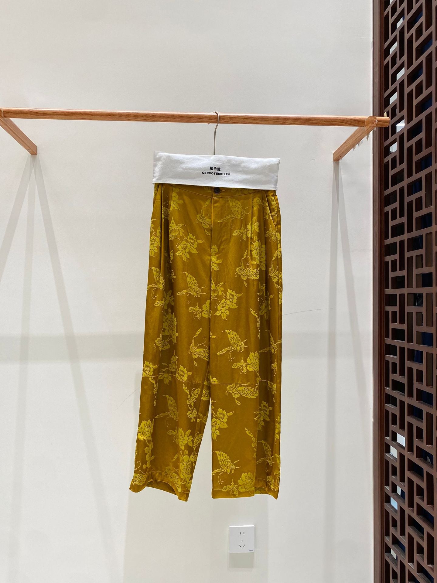 High-End Elegant Jacquard Slimming Loose Pants for Women