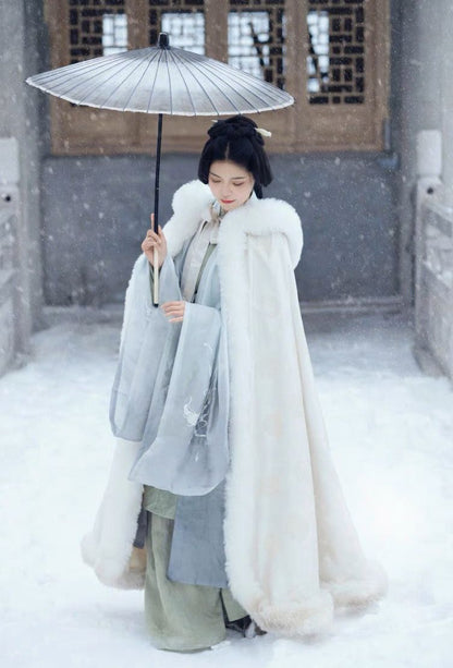 White Woolen Hanfu Cloak – Winter Thickened Fleece Cape for Women