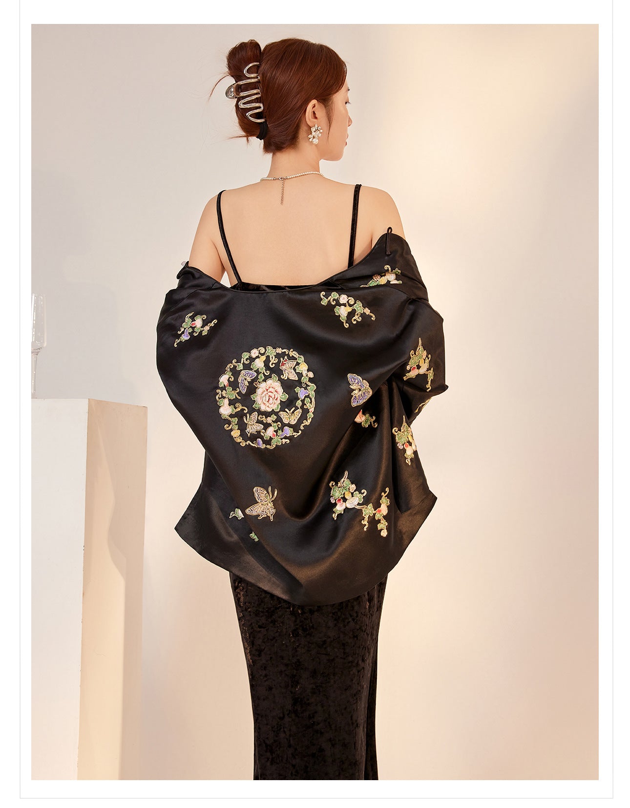 2026 Autumn New Chinese Style Printed Embroidered Acetate Coat for Women