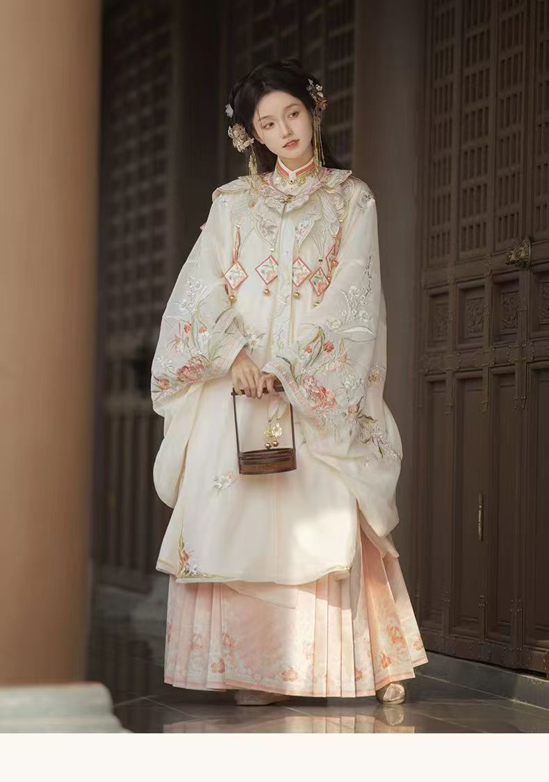 Women Ming Dynasty Hanfu Set Heavy Embroidery Cloud Shoulder Stand Collar Horse Face Skirt