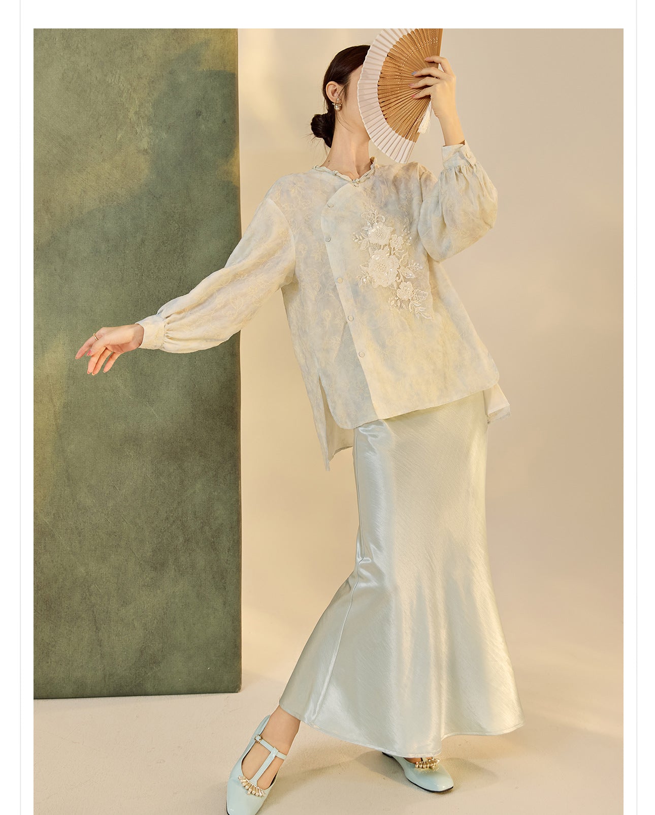 Early Autumn Retro Embroidered Top | New Chinese Style Artistic Shirt