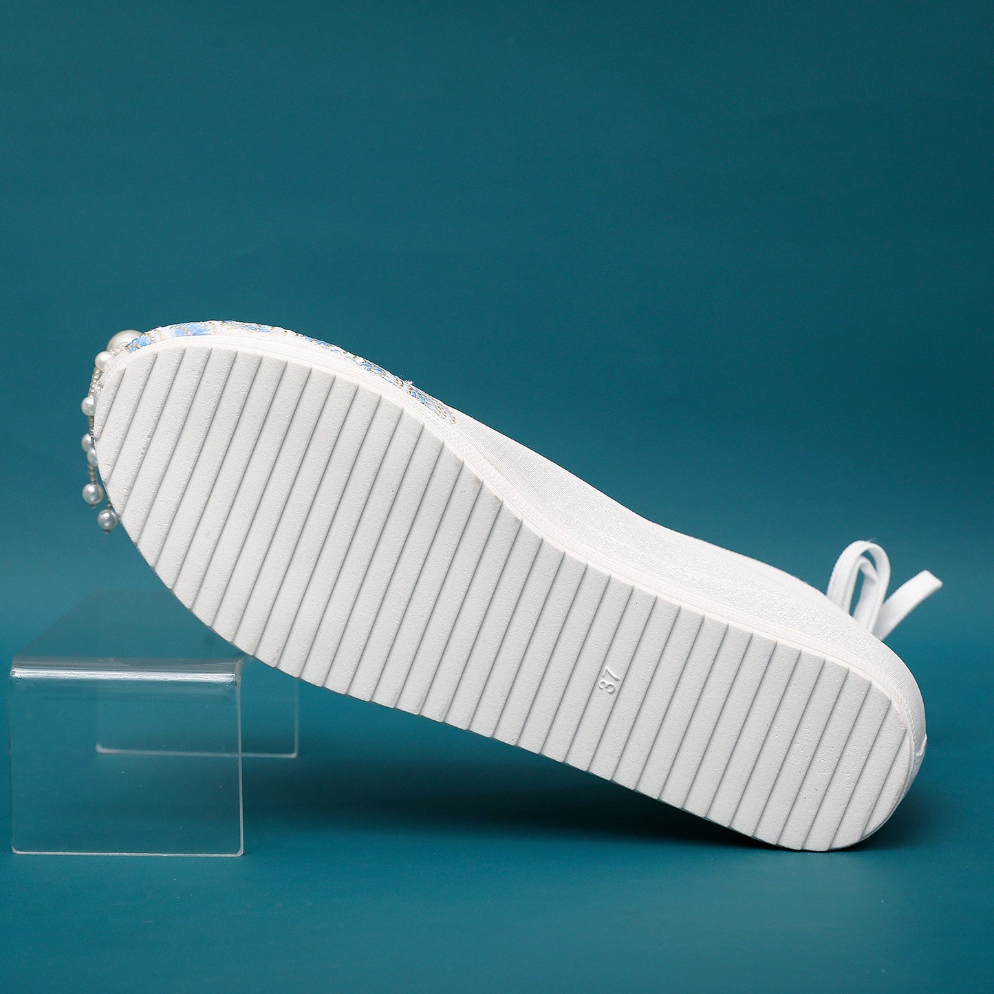 Women’s Hanfu Shoes 2026 — Embroidered Spring Heels with Inner Height Lift