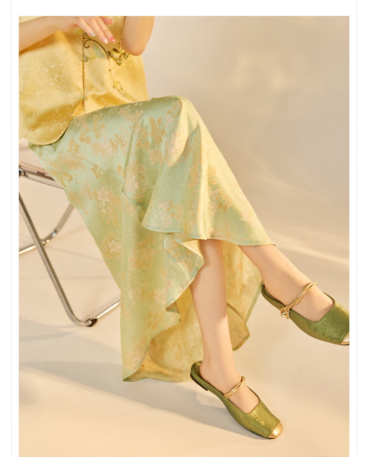 High-End Embroidery Stand Collar Vest & Jacquard Mermaid Skirt