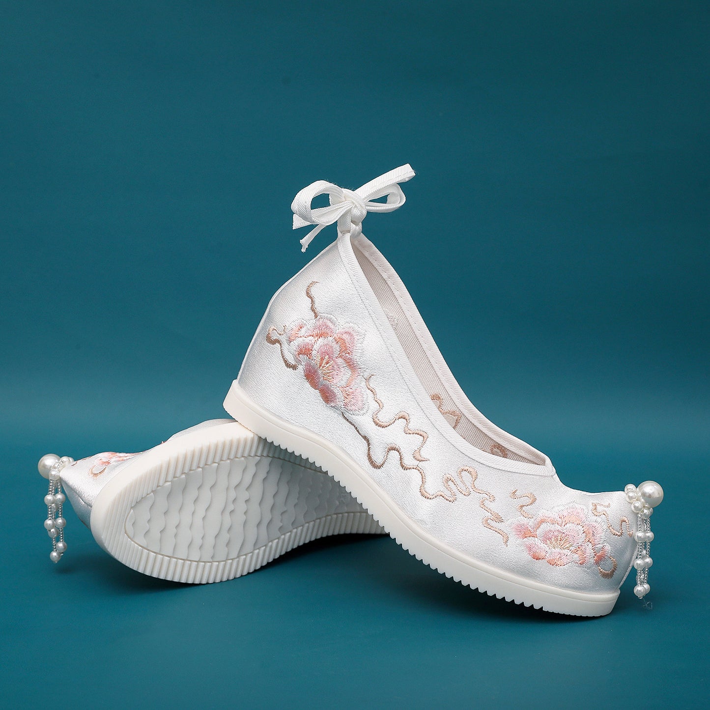 Spring Hanfu Shoes — Traditional Embroidered Hidden Heel Women’s Flats