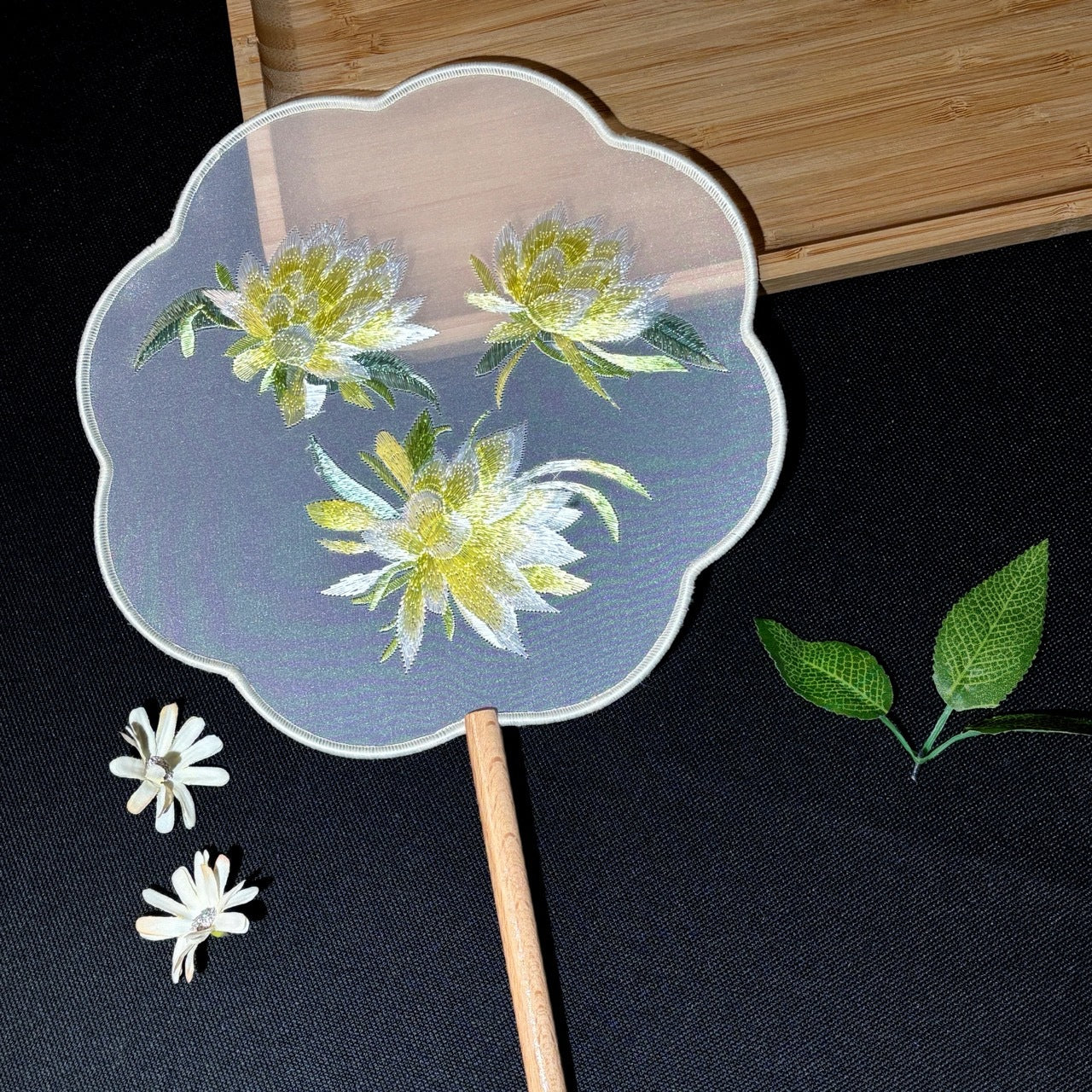 Suzhou Embroidered Round Fan — Hanfu Accessory for Women